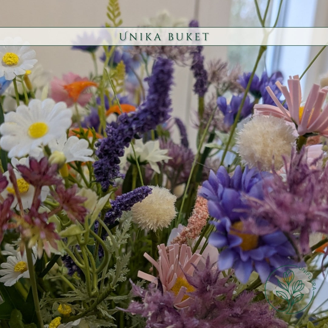 Evighedsbuket Unika 26.34: Sommerens Lysning med nuancer af groen, jadegron, hvid, magenta, pink-1, lavendel, lilla-1, violet, lysebla-1, bla-1, lysebla, gyldenbrun, zink-gul, mork-rod, koralrod, gul - Uniflora