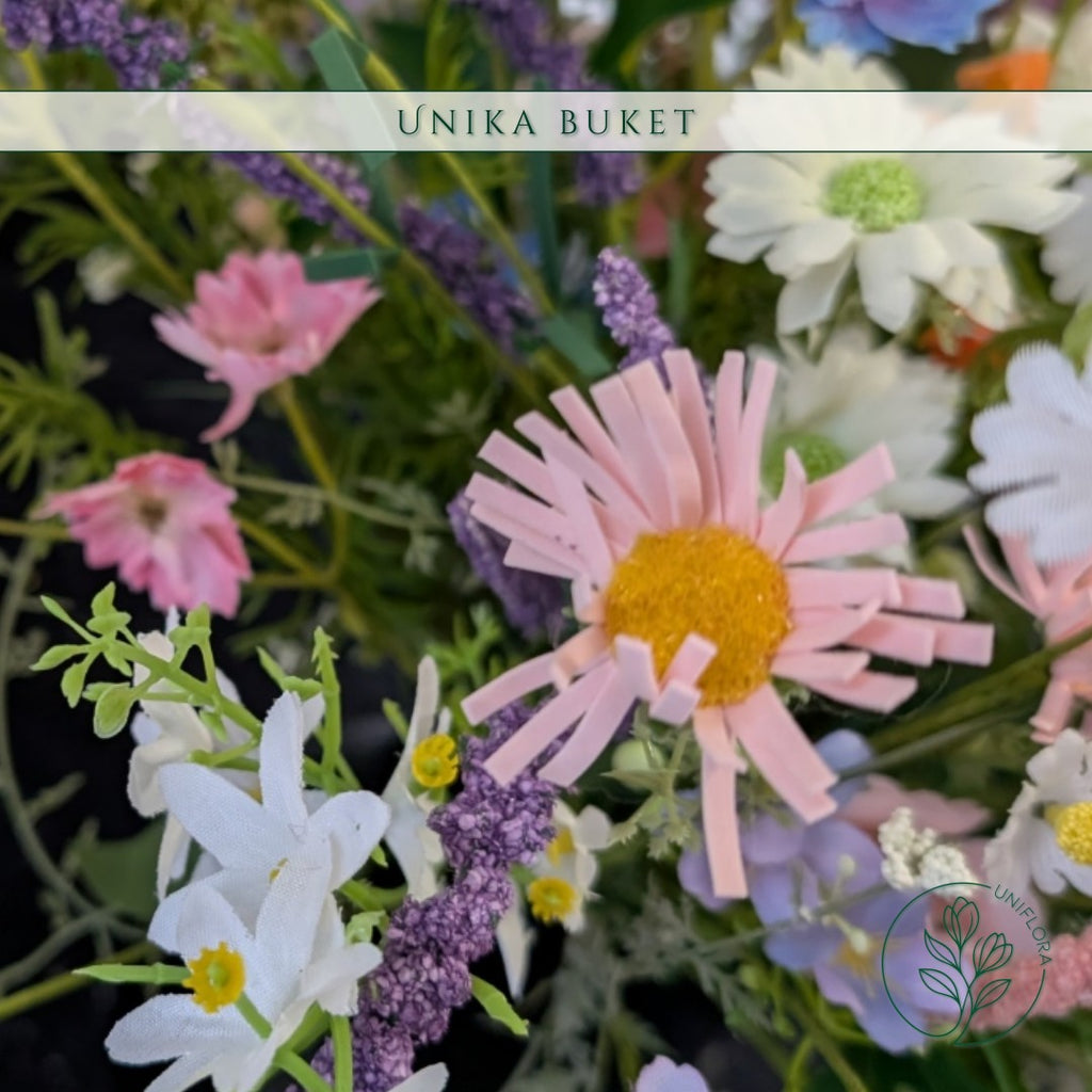 Evighedsbuket Unika 26.34: Sommerens Lysning med nuancer af groen, jadegron, hvid, magenta, pink-1, lavendel, lilla-1, violet, lysebla-1, bla-1, lysebla, gyldenbrun, zink-gul, mork-rod, koralrod, gul - Uniflora