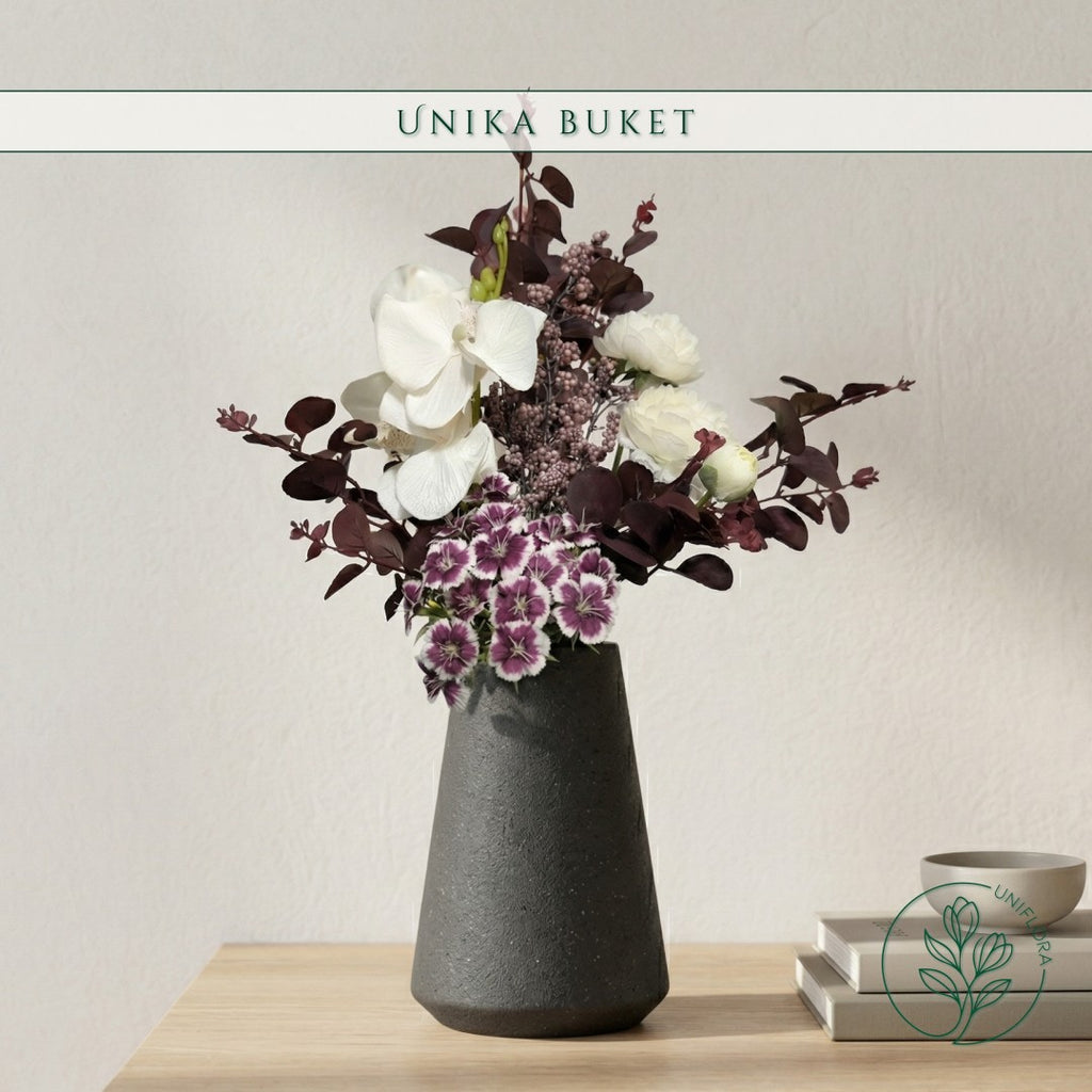 Evighedsbuket Unika 26.13: Fløjlsblød Ro med nuancer af bordeaux, hvid, violet, jadegron - Uniflora
